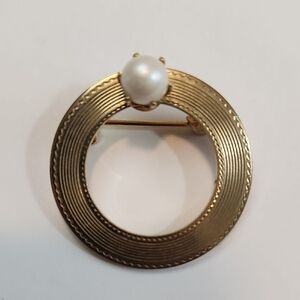Vintage Gold Tone Circular Brooch with Pearl Accent